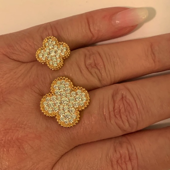 18 K gold four leaf clover gorgeous Adjustable Ring fits size 7-8-9 - Picture 2 of 9